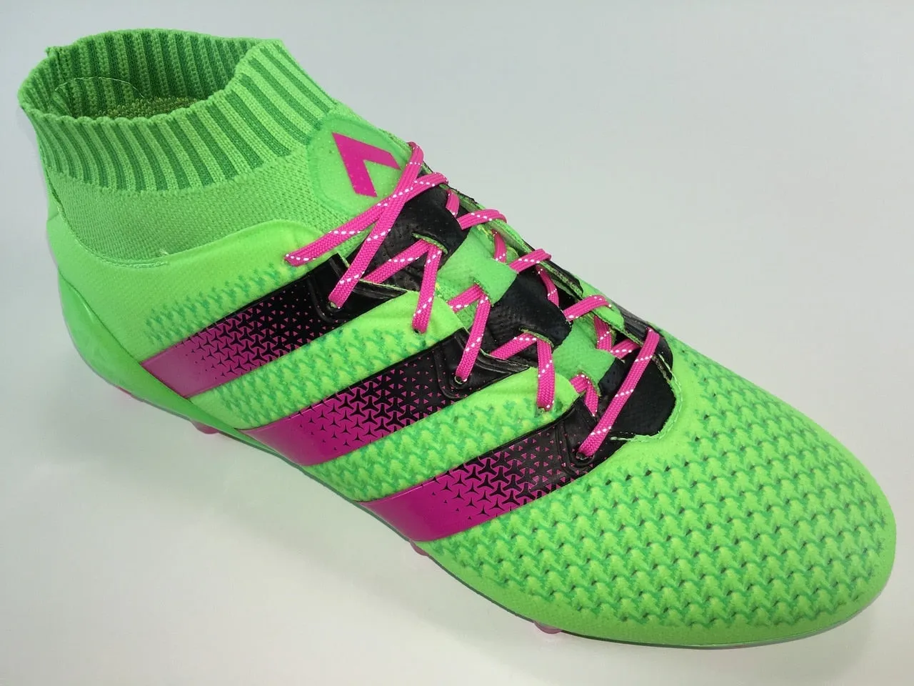 SR4U Reflective Laces Neon Pink